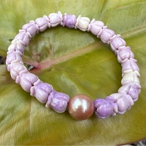 Pua Kalaunu (crown flower) Edison Pearl Beaded Handmade 7” Bracelet